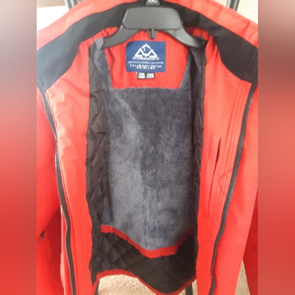 Men's Red Winter Coat Size Small - Picture 4 of 6
